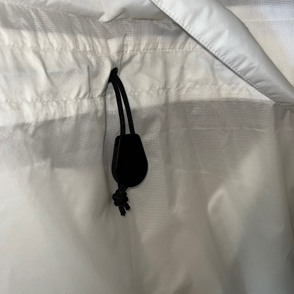 The North Face Gardenia White Outline hooded Anorak windbreaker. SZ M. NWT - Picture 7 of 7